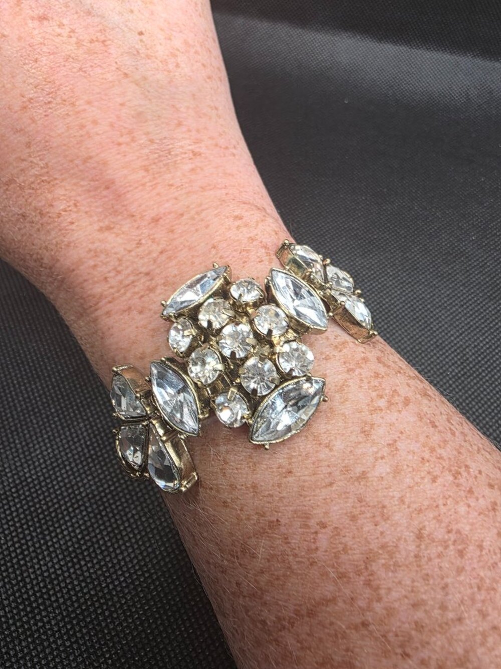 Ann Taylor Gold Tone Rhinestone Flower Bracelet 7 Inch Crystal Link Jewelry
